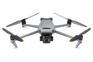 DJI最上位ドローン「Mavic 3」。広角・望遠の2カメラ搭載、飛行時間46分