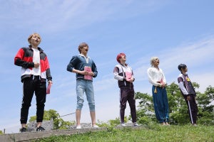 『エームビ』春組、夏組の場面写真11連発! 公演の様子や恒例の円陣も