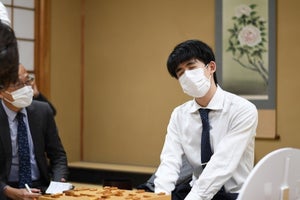 藤井三冠が羽生九段を破り挑戦権に大きく前進　攻防手連発で羽生玉を仕留める　第71期ALSOK杯王将戦