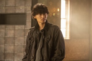 綾野剛「最大限やり切れました」『アバランチ』第1部完結回に手応え