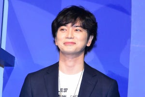 松本潤、映画『99.9』で熟成された親父ギャグ披露!? 座長姿を絶賛され照れ笑いも