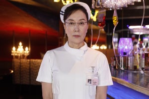 白木さん(高畑淳子)、ナース服コスプレのガールズバーに現る『ドクターX』