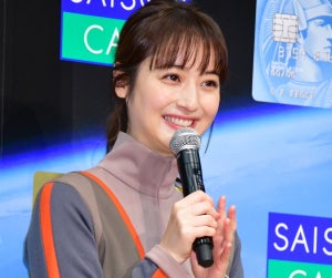 佐々木希、CMで初めて共演した宇宙人と「心が通じあえた気がする」【動画あり】