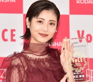 浜辺美波、”最も美しい人”受賞に｢内面からにじみ出る美しさを追求したい｣