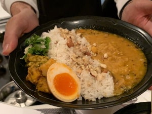 ビジュアルも味も抜群「グラフィカリー」で“色を食べる”冷凍カレーの美味さを知った