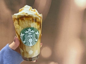 スタバ新作「ほうじ茶 meets キャラメル クリーム フラペチーノ」のカロリーは? おすすめカスタムや期間限定ラテ2種の特徴も紹介!