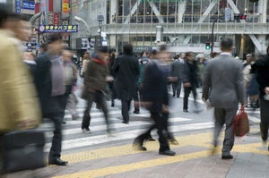 緊急事態宣言解除後「出社率を引き上げた」企業は2割 - 理由は?