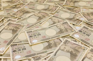 フリーランスの年収「1,000万円以上」は3.3%、最も多い収入層は?