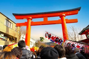 初詣とは? 意味・由来から 神社・お寺それぞれの参拝方法まで詳しく解説