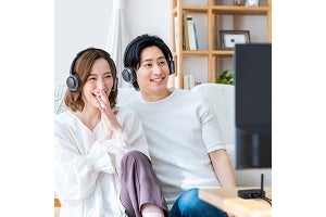 TV音声をワイヤレス化、2台同時にaptX LL接続するBluetoothトランスミッタ