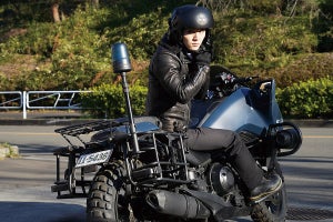 山田涼介、近未来バイクに跨り圧倒的ヒーローに! 日頃から「ブレちゃいけない」意識