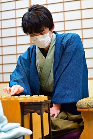 一進一退の大熱戦を制し藤井竜王が渡辺王将に先勝　第71期ALSOK杯王将戦七番勝負第１局