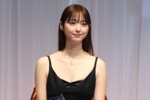 佐々木希、美バストのぞく黒ドレスで魅了　ジュエリー賞に喜び「大変光栄」