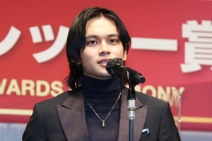 北村匠海、表彰式でハンドクリーム後悔「(トロフィー)落としそうで怖い」