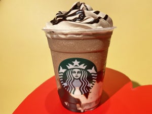 スタバ新作「トリプル 生チョコレート フラペチーノ」、「ダブル 生チョコレート モカ」のカロリーは? おすすめカスタムや特徴も紹介!