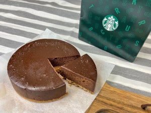 スタバ、オンライン限定販売の濃厚すぎる「チョコレートケーキ」を実食!