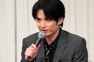 佐藤アツヒロ、笑顔で半生振り返る「13歳でデビュー、22歳で解散…」