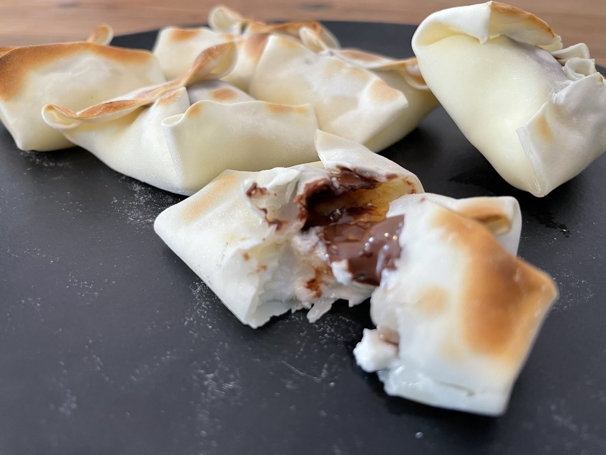 【幸せ】余った餃子の皮で作る「低カロリーチョコバナナパイ」にがサクトロでおいしそう～!