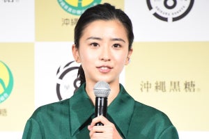 黒島結菜、沖縄黒糖のアンバサダーに! 朝ドラ現場にも「黒糖の良さをアピールしていければ」