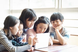 プログラミングに携わる社会人は、小学生のプログラミング教育についてどう思う?