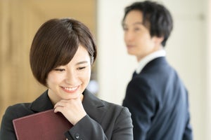 Z世代「職場恋愛してみたい」が半数、グッとくる人の特徴1位は?