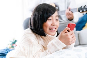 親1,000人に聞いた「子どものスマホいつから持たせた?」