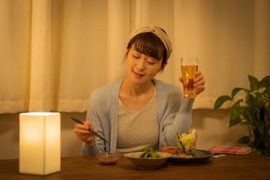 「家飲み」の酒代は月いくら? 贅沢と感じる平均価格帯はワイン4,318円、日本酒3,827円