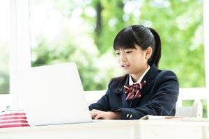 中高一貫校の中学生33%が「学校以外でプログラミング経験がある」と回答