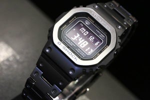 G-SHOCK、メタルスクエアGMW-B5000をベースにした「黒」が映える新作