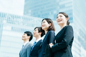 「今後3年間に従業員を増やす」と答えた企業の割合は?