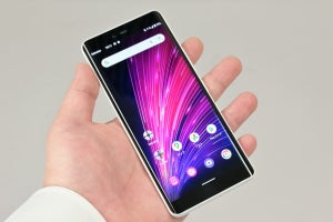 「Rakuten Hand 5G」レビュー - 無料通話やテザリング、2台持ちに向く小型スマホ