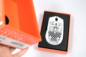 SteelSeries「Aerox 3 Wireless」レビュー - 左右対称マウスの使い心地は？