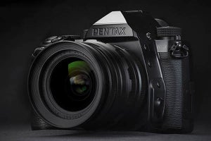 漆黒の「PENTAX K-3 Mark III」をクラウドファンディングで販売　数量限定