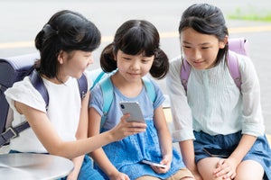 子どものスマホデビューが低年齢化 - 何歳がピーク?