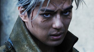 新田真剣佑、『ハガレン』スカー役で2時間メイク! 山田涼介には「日本で一番綺麗」