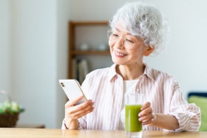 60代のスマホ所有率が9割を突破 - NTTドコモ調査