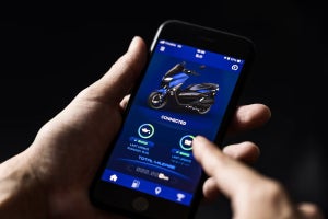 ヤマハの新型スクーター「NMAX155」、アプリでつながるスマホ連携機能を搭載