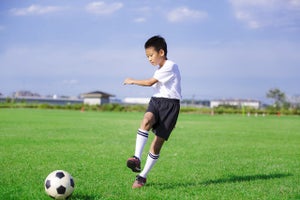 小学生が作文に書いた「将来なりたい職業」ランキング - 男子1位はサッカー選手、女子は?