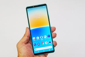 ソニー「Xperia 10 IV」外観インプレッション - バッテリー容量アップでもサイズは小型化！