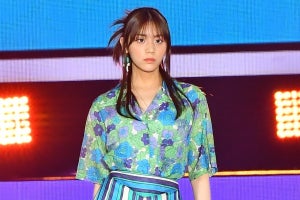 貴島明日香、華やかな花柄衣装でランウェイ　4回目のガルアワ出演