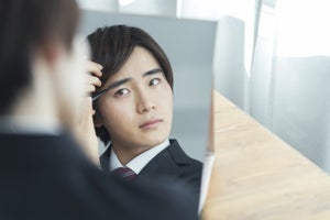 眉に悩みがある男性は51% - 「濃すぎる」を抑えた1位は?