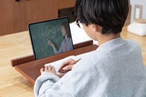 猫背にならず集中して勉強！ タブレットを立てられるライティングボード