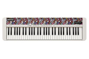 カシオの「Casiotone」とポップアートのロメロ・ブリット氏がコラボ