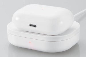 AirPodsがズレない「くぼみトレー」付きワイヤレス充電器、エレコムから