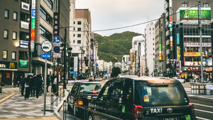 【今さら言えない】タクシー運転手の“勘違い”でドラマのような展開に!「運転手さんカッコいい!」「そのタクシー、プジョー406?」