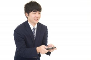 名刺交換時の正しい名刺入れの向きとは? 縦型名刺での交換の仕方も解説