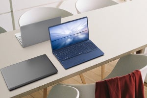 富士通、4辺狭額縁で小型化したA4ノートPC「LIFEBOOK AH」2022年夏モデル