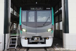 京都市営地下鉄烏丸線20系の第2編成、車内に京仏具と京焼・清水焼