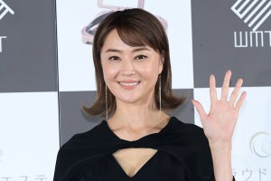 観月ありさ、胸元セクシーな黒ワンピで魅了　仕事の調子は「満点」