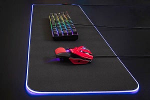 Mad Catz、マウスの精度を高めるゲーミングマウスパッド「S.U.R.F. RGB」